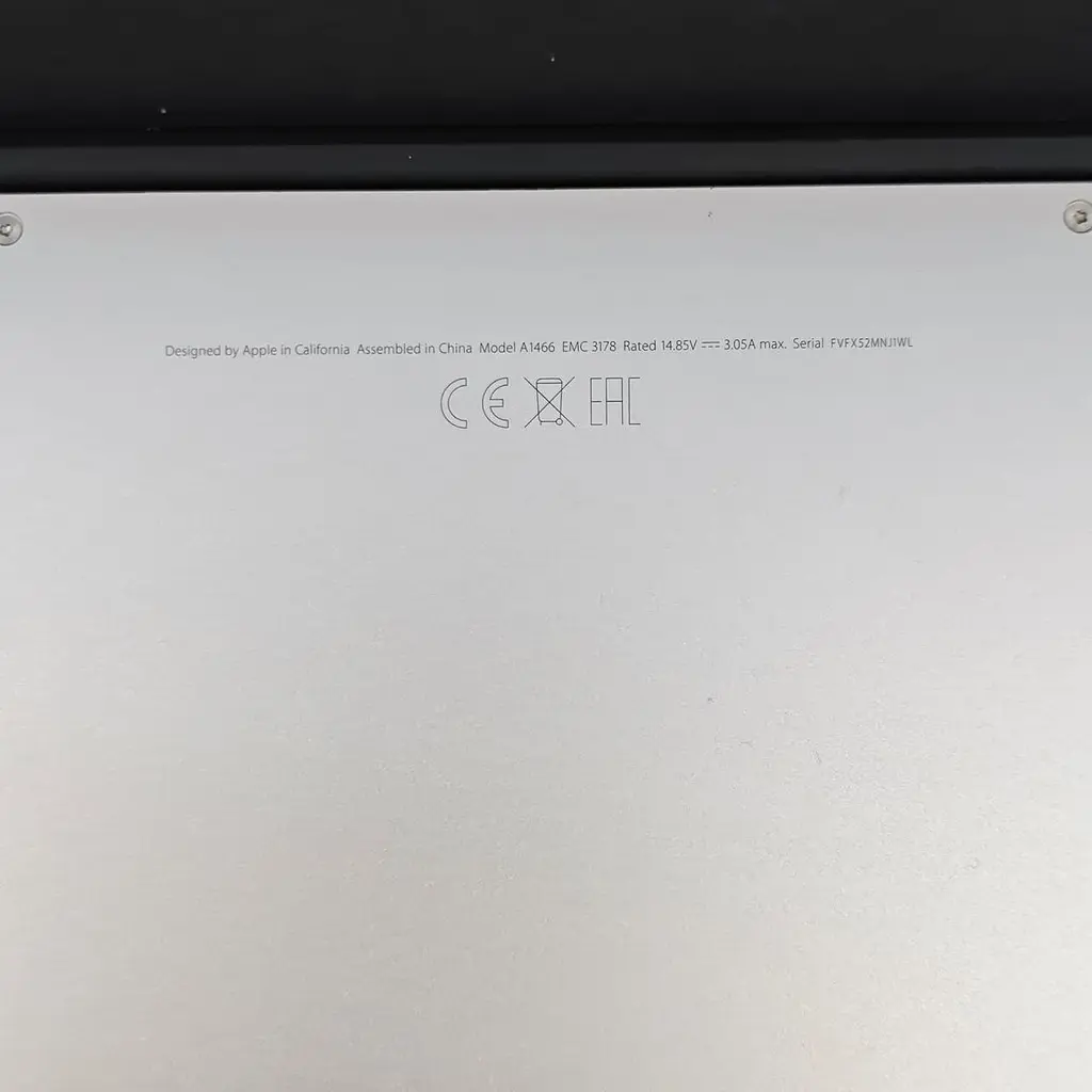 Ноутбук Apple MacBook Air 7,2 A1466 (FVFX52MNJ1WL) (i5-5350U/8/250SSD) - Class A - фото 4