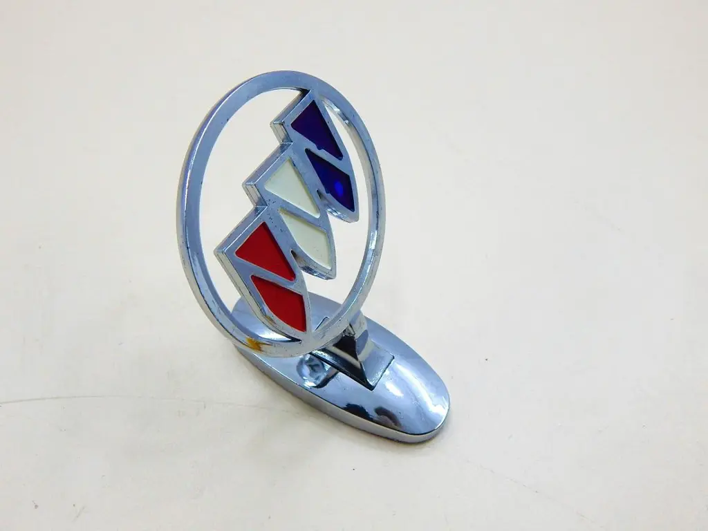 Емблема на капот BUICK, хромована, на скотчі (заводська) - фото 2