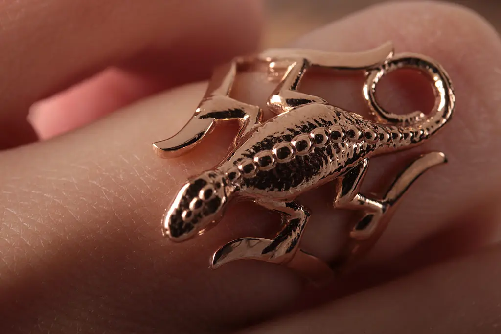 Каблучка з ящіркою з червоного золота 18 K-0217 - фото 4