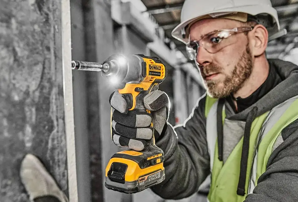 Шурупокрут акумуляторний ударний DeWalt без АКБ та ЗП DCF840N - фото 3