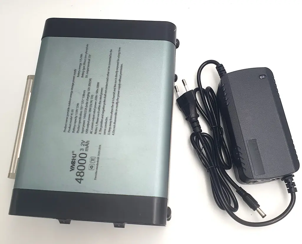 Акумуляторний інвертор-перетворювач напруги 200 Вт 48000 mAh Power Bank з розеткою 220 V та 12 V, зарядна станція Yachu 175.2 Wh 12,8 V/12 Ah/200 W - фото 8