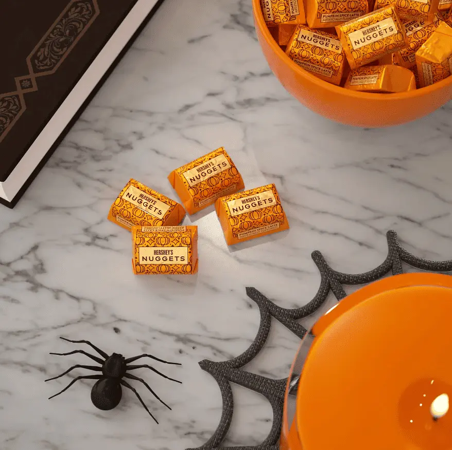 Шоколадні цукерки Hershey's Nuggets Pumpkin Spice Latte Flavored Halloween Candy​​​​​​​ 227г - фото 4