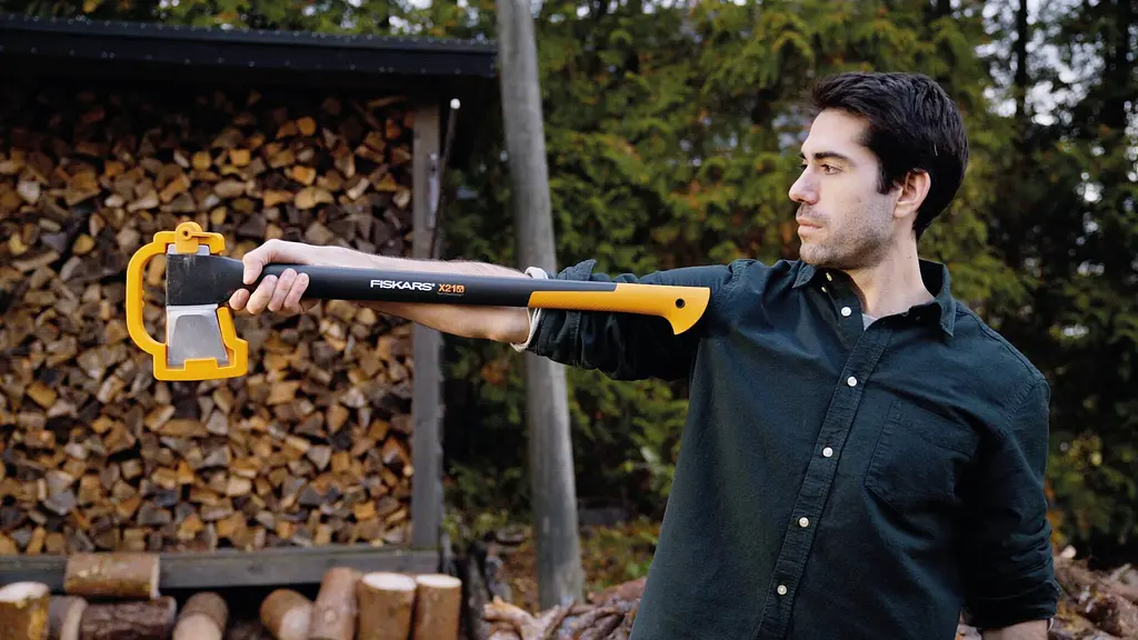 Сокира-колун Fiskars X25 XL (1015643) + Точило для сокир і ножів Fiskars (1060003) - фото 8