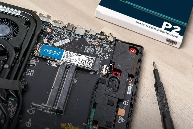 Накопичувач SSD внутрішній Crucial P2 1TB (CT1000P2SSD8) - фото 3
