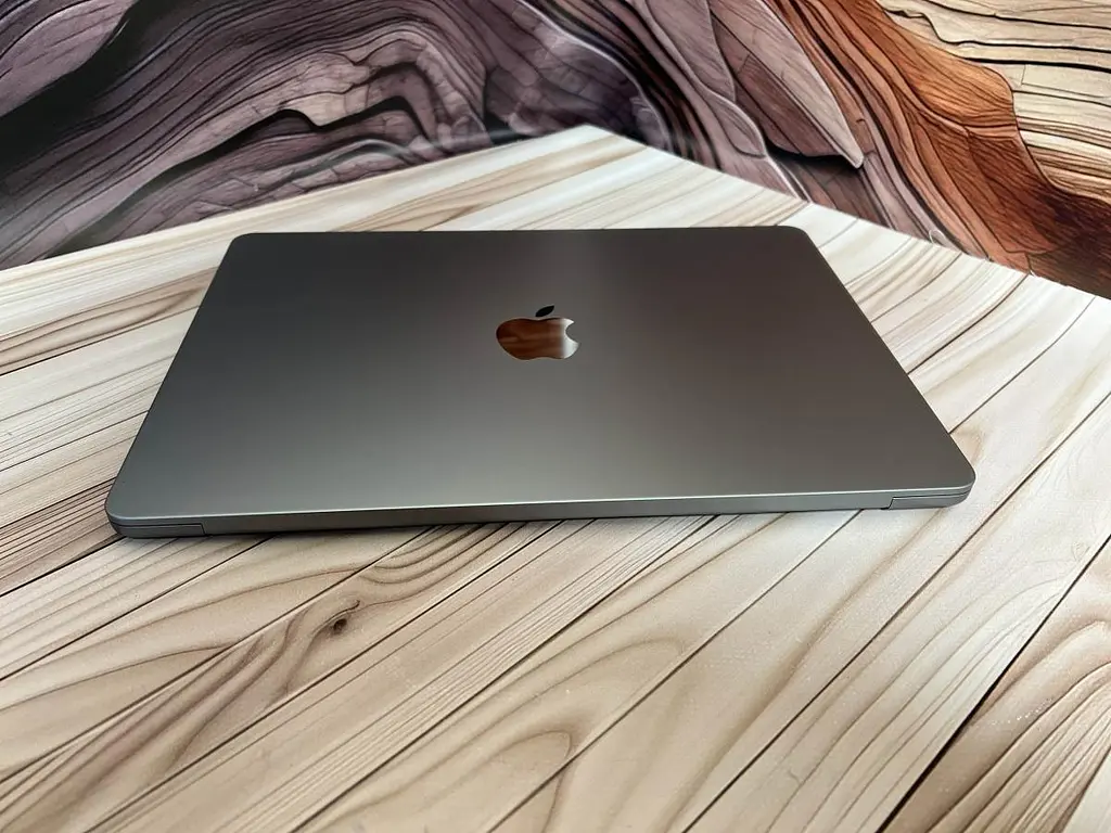 Ноутбук Apple MacBook Air 13.6" 2022 M2/24GB/512GB (L72X5M7L14) Б/в - фото 8