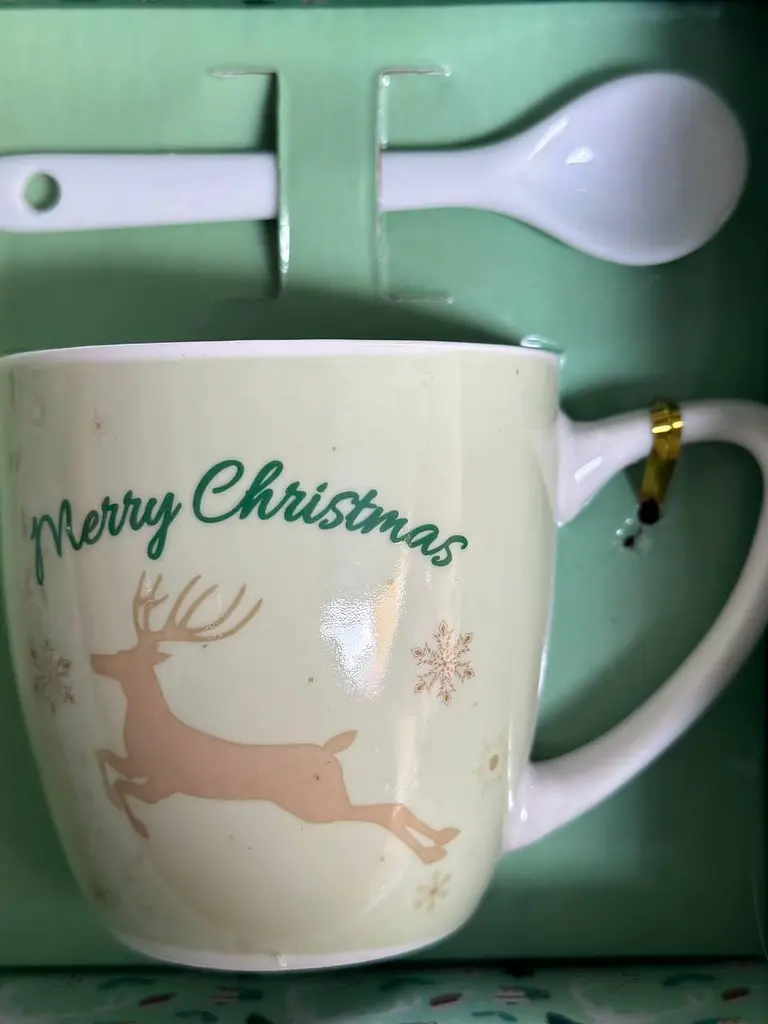 Новогодняя чашка Elisey 9150-002 Merry Christmas керамическая с ложкой 175 мл Зеленая - фото 2