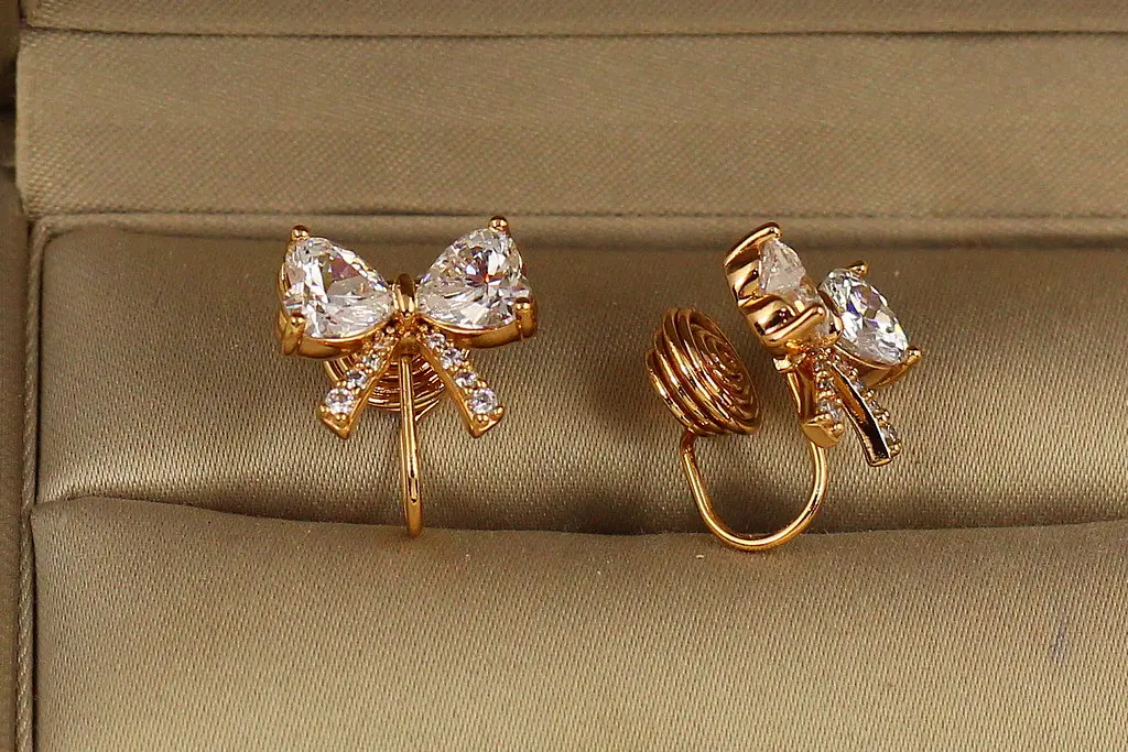 Сережки кліпси Xuping Jewelry Бантики 1,5 см золотисті - фото 2