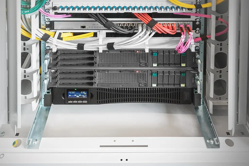 Digitus Джерело безперебійного живлення (ДБЖ) Online, 1000VA/1000W, LCD, 8xC13, RJ45, RS232, USB, Rack/Tower - фото 7