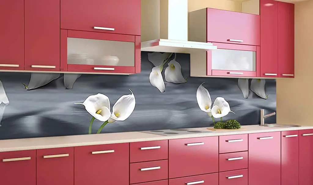 Вініловий кухонний фартух Білі Калли Шовк наклейка для кухні ПВХ Квіти Сірий Happy Pocket Z181872 - фото 2
