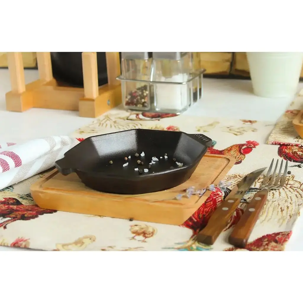 Cковорода Brizoll Horeca чавунна восьмикутна з підставкою 14х2.5 см (H8-1425-D) - фото 3