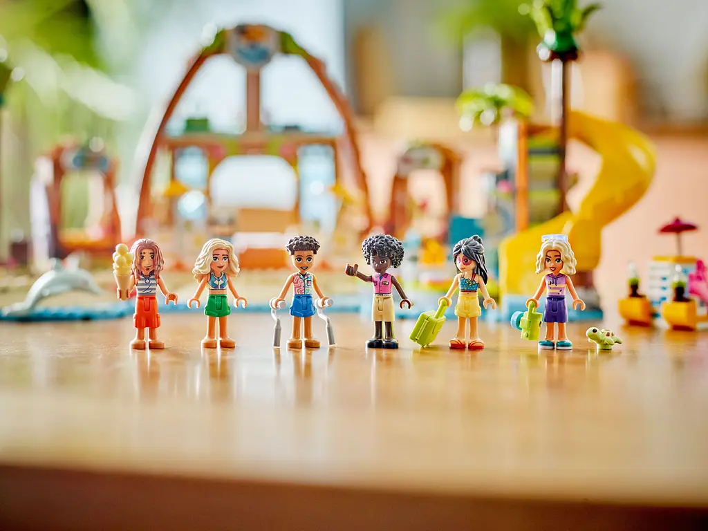 Конструктор LEGO Friends Пляжный курорт для семейного отдыха 1140 деталей (42673) - фото 15