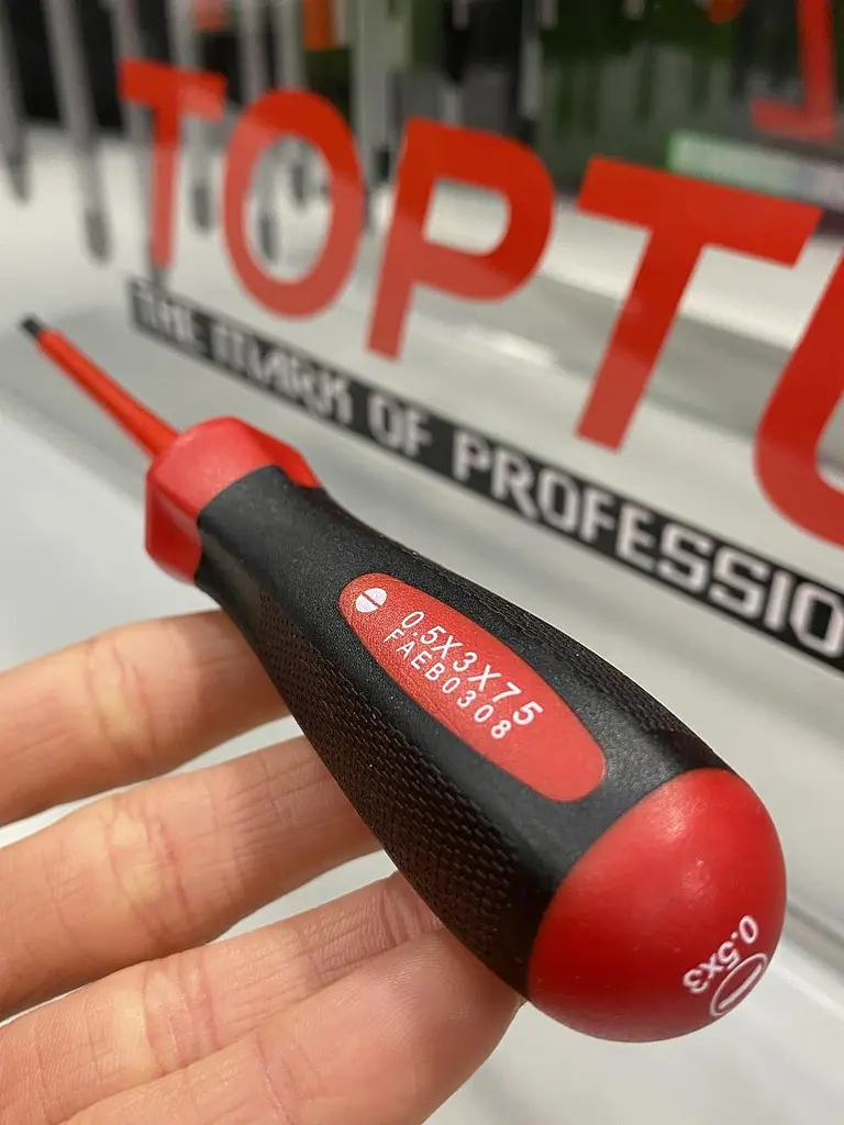 Викрутка діелектрична шліцьова TOPTUL 3x75 мм (1000V) FAEB0308 - фото 2