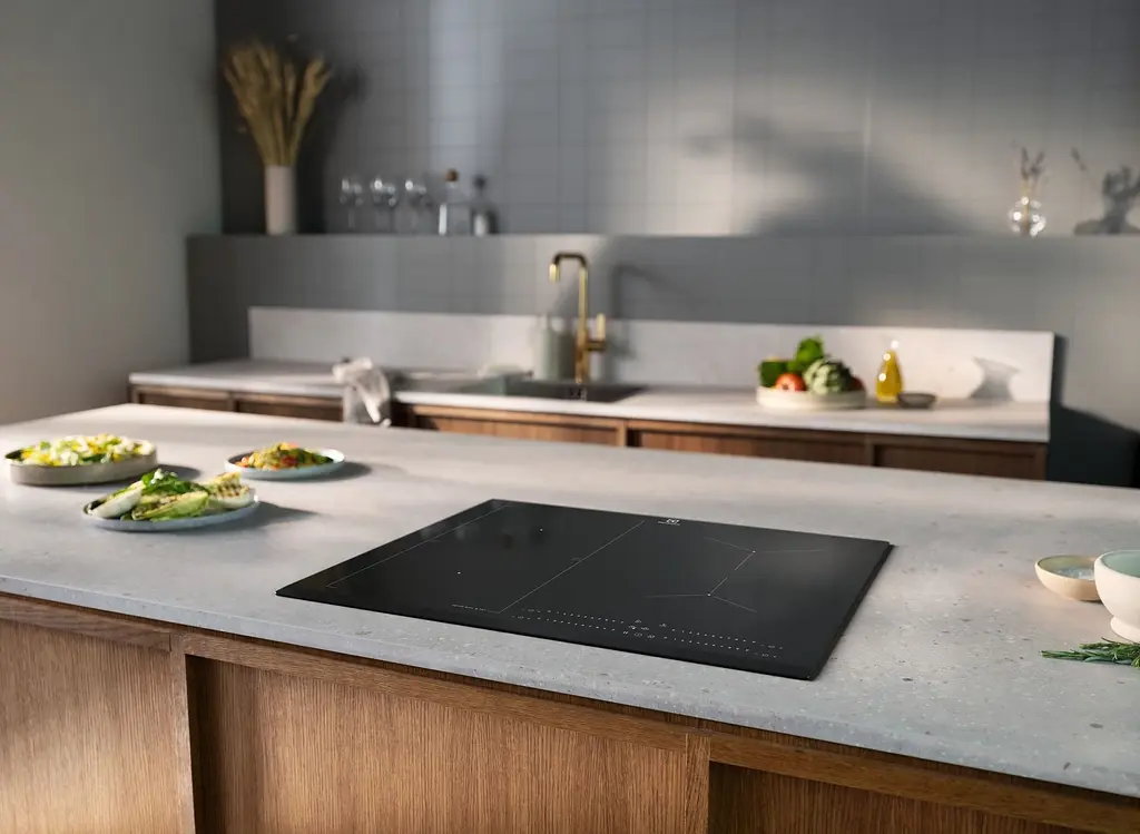 Варильна поверхня індукційна Electrolux 60 см розширена зона датчик кипіння датчик смаження Hob2Hood чорний - фото 7