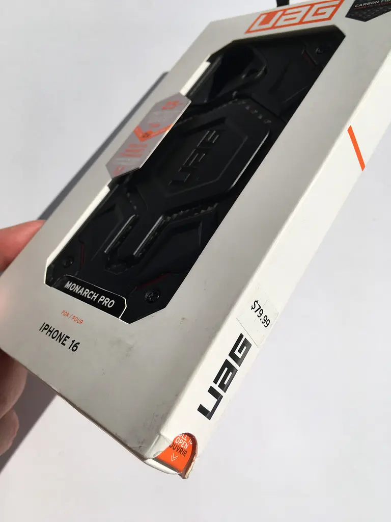 Чохол протиударний UAG Monarch Pro MagSafe для iPhone 16 Carbon Fiber Red 11449311F4242 - фото 3
