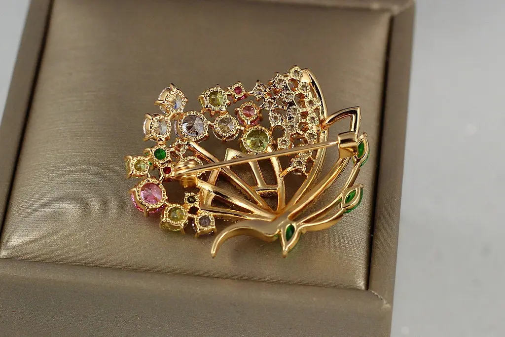 Брошка Xuping Jewelry метелик з кольоровими каменями золотиста - фото 2