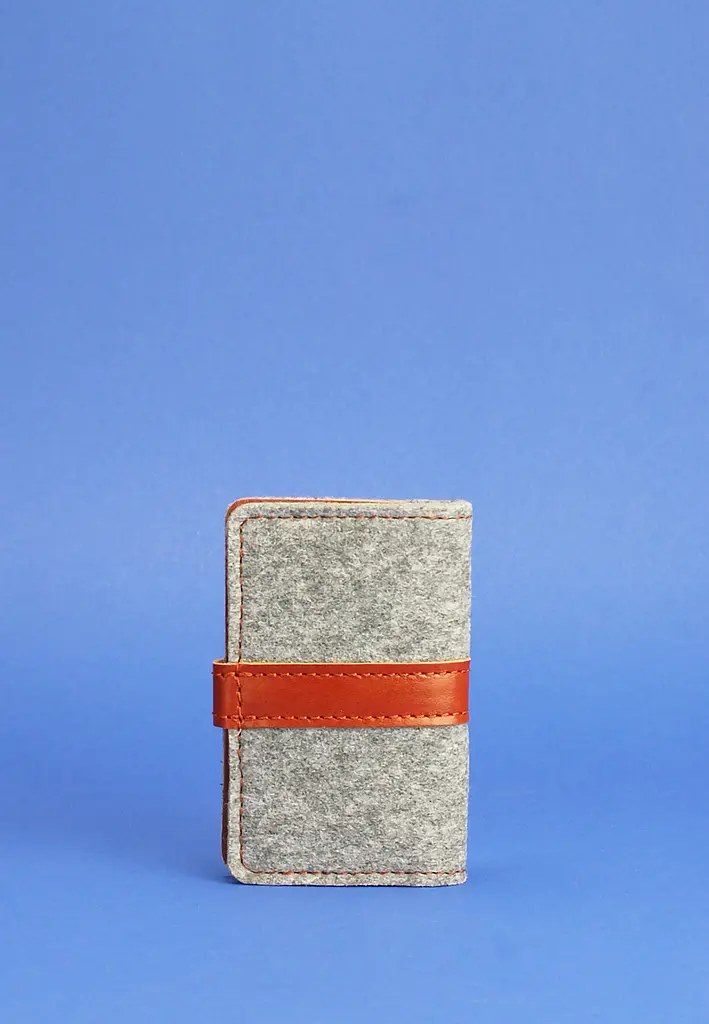 Фетровий кард-кейс (візитниця) 6.1 з шкіряними коричневими вставками - фото 5