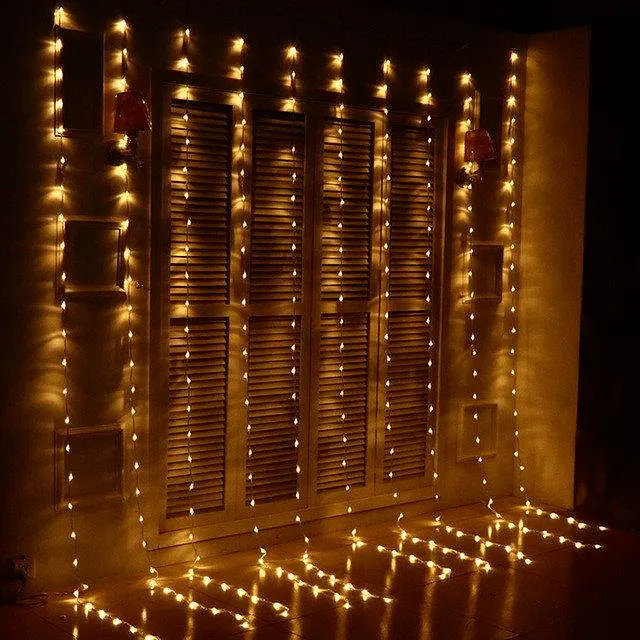 Гірлянда штора Водоспад на вікно Теплий білий колір свічення, 3х2м 240 LED з конектором - фото 2