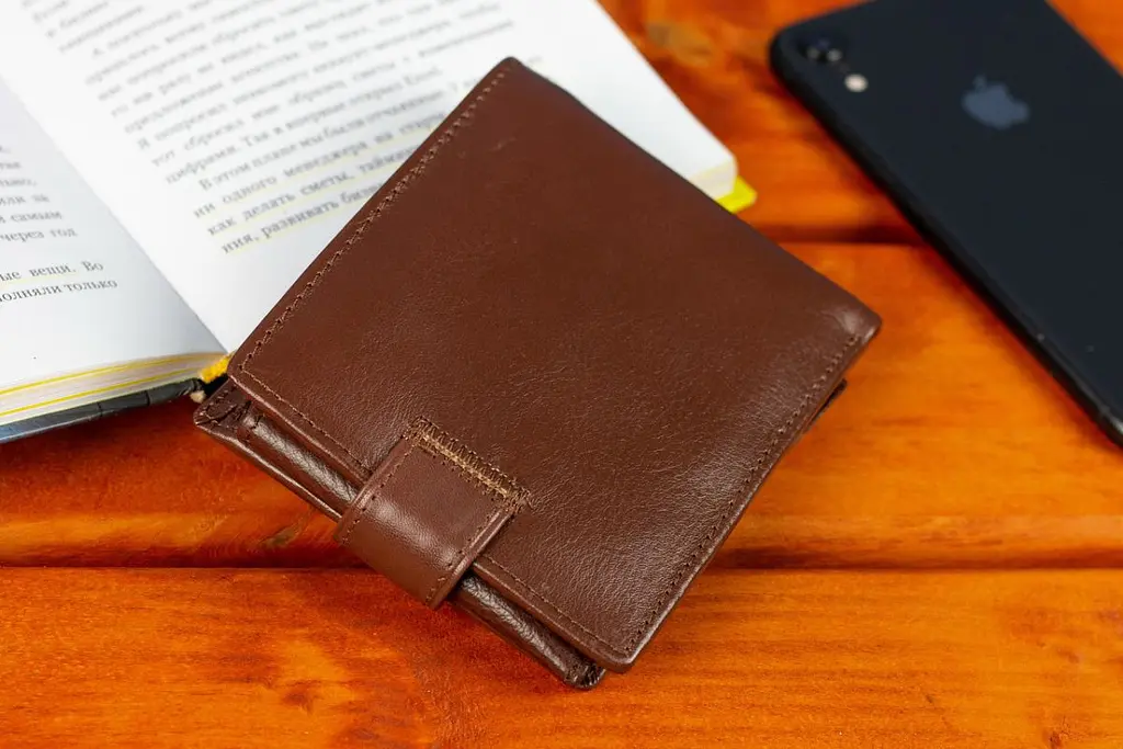 Класичне чоловіче портмоне з натуральної шкіри ST Leather В 102 коричневе 9,5 см - фото 10