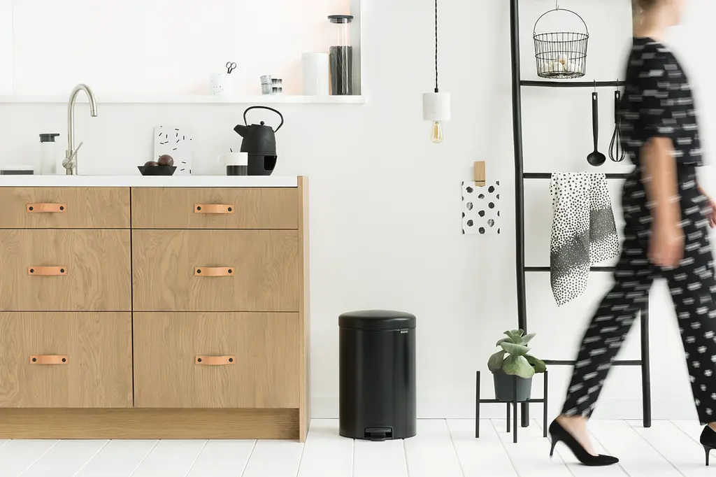Бак для мусора Brabantia Pedal Bin, черный матовый, 20 л (114106) - фото 5