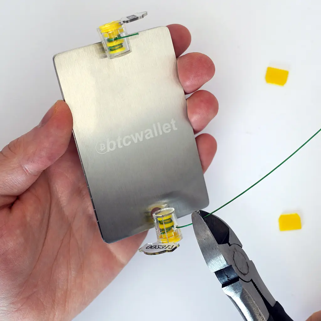Металеві пластини Btcwallet White Plate with Seals для зберігання сід-фрази, 2 шт + 2 пломби + гравірувальна ручка - фото 9