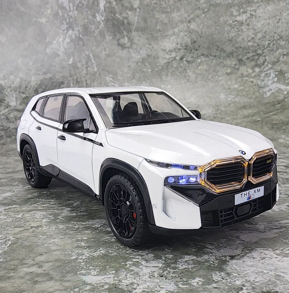 Колекційна металева модель автомобіля АвтоЕксперт BMW XM з інерцією, світлом та звуком 1:24 - фото 2