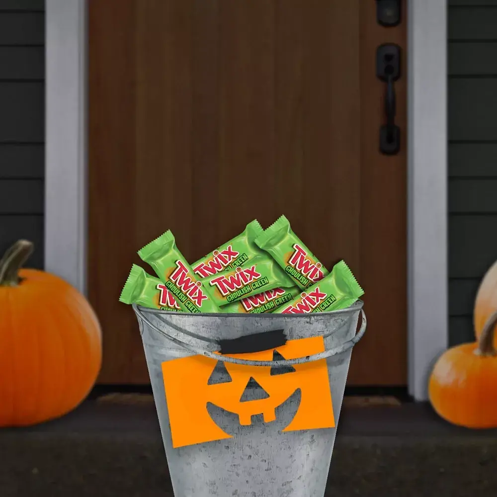 Шоколадные батончики Twix Halloween Ghoulish Green Caramel Cookie Chocolate Bars Fun Size 277 г - фото 6