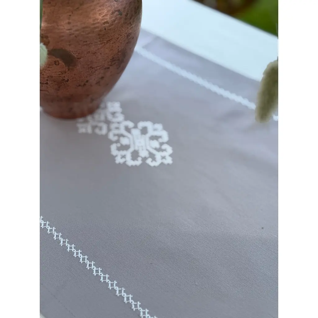 Ранер DUCK Grey з білою вишивкою 45 х 170 см (25257) - фото 2