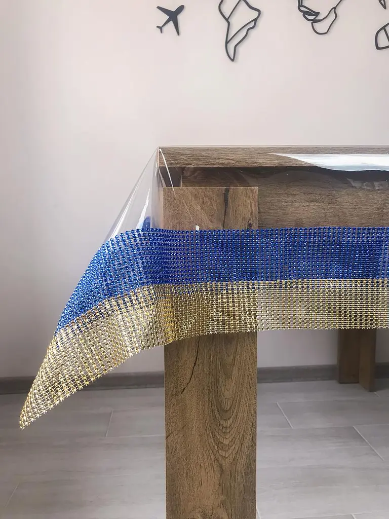 Скатертина силіконова з синьо-жовтою стразовою стрічкою 350х150 см - фото 5