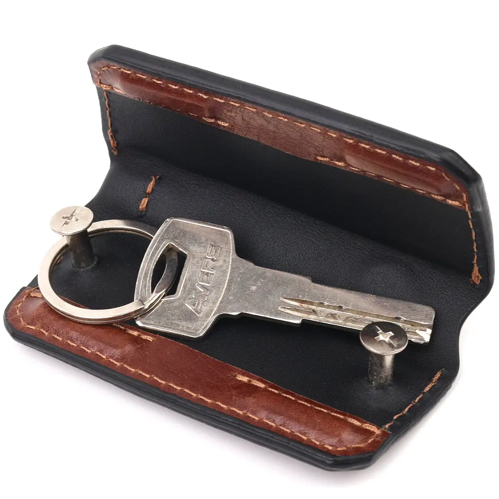 Чоловіча шкіряна ключниця GRANDE PELLE 3.5х9 см acs0025846 - фото 4