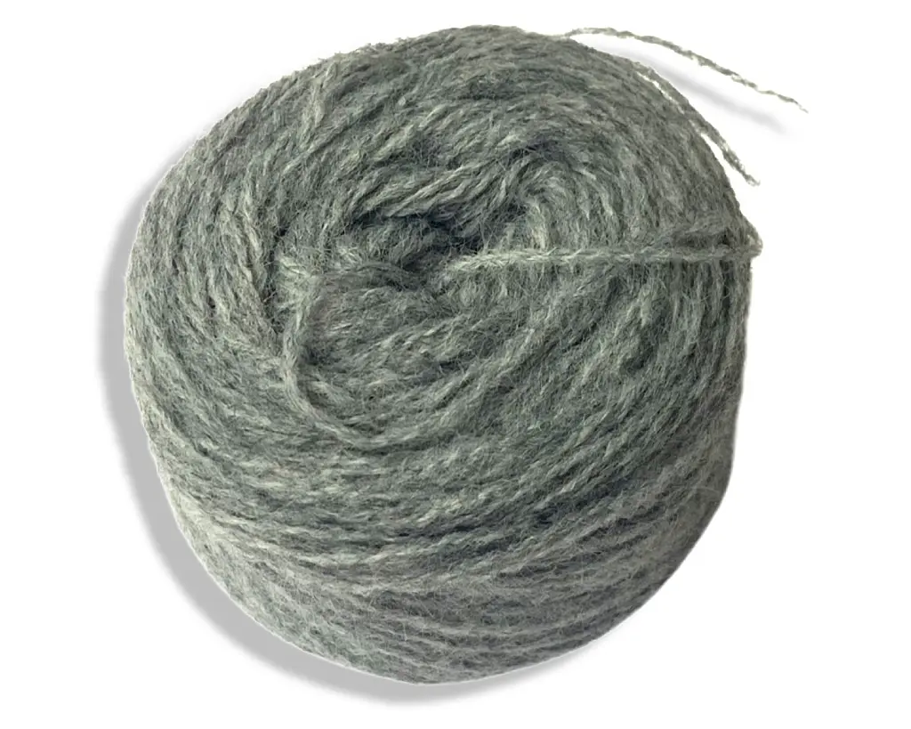Нитка акрилова для вишивання в клубках 70 м/4.5 г (M1002)
