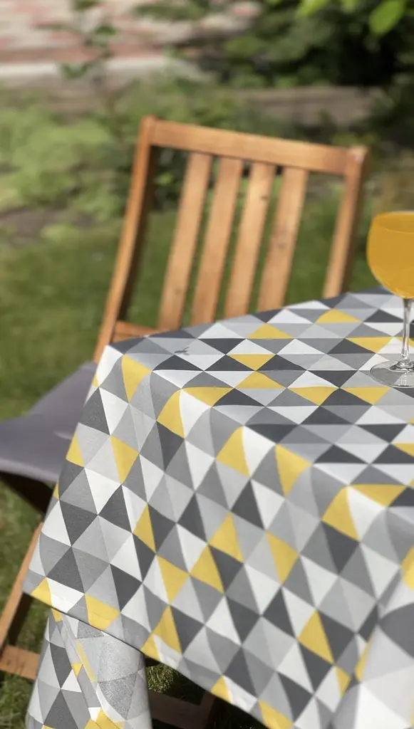 Водоотталкивающая Скатерть Треугольный принт 110х110 см (+ 4 салфетки 30х40) - фото 4