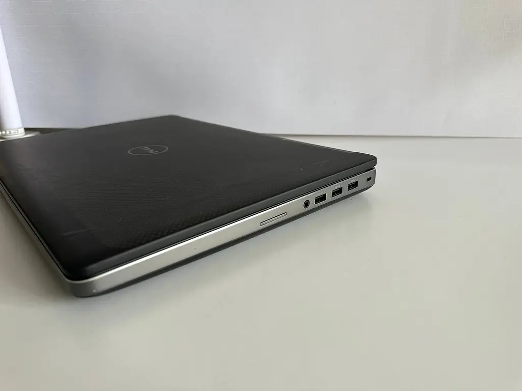 Ноутбук Dell Precision 7520 15.6" (i7-6820HQ / 16GB / SSD+HDD / Quadro M2200 4GB) Refurbished - фото 10