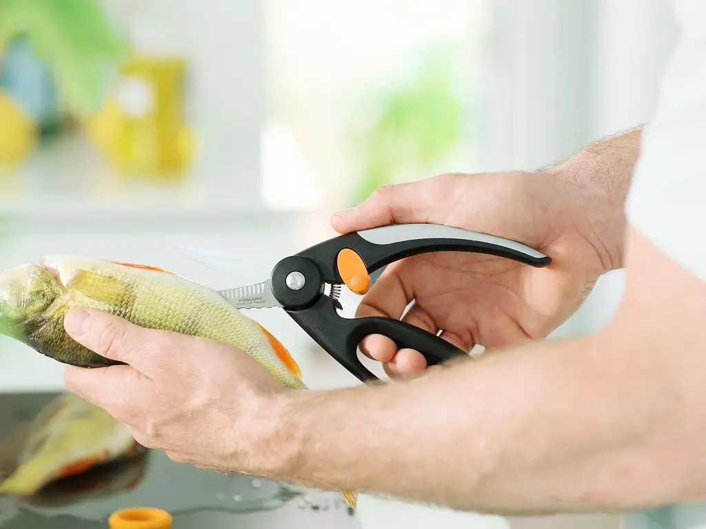 Ножиці для риби Fiskars Functional Form 22 см 1003032 - фото 4