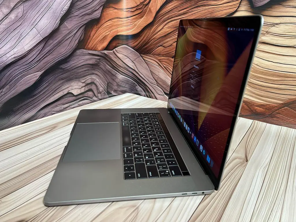 Ноутбук Apple MacBook Pro 15" A1707 i7-7820HQ/16/1TB (C02TX0XHHTDF) Б/в - фото 3