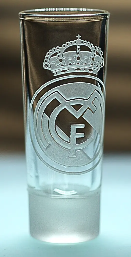 Стеклянная рюмка 60мл Реал Мадрид Real Madrid с гравировкой подарок для фаната стопка футбольная стопка - фото 2