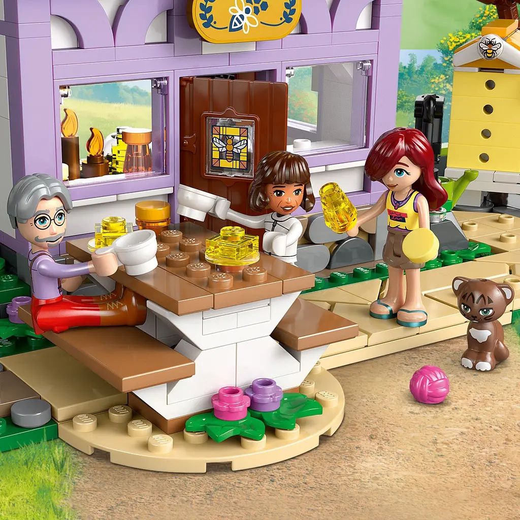 Конструктор LEGO Friends Домик и цветник пчеловодов 1161 деталь (42669) - фото 5