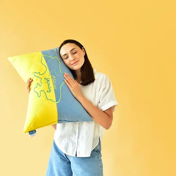 Подушка декоративная Ideia Объятия Украина 45х65 см голубая с желтым (8-35259) - фото 2