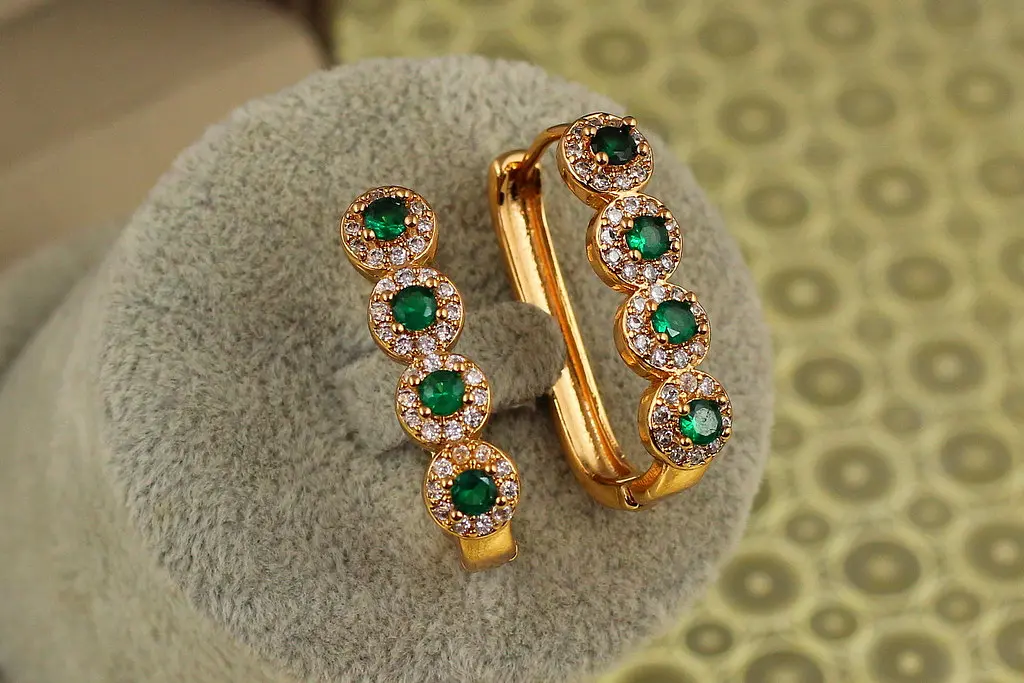 Сережки Xuping Jewelry квартет з зеленим камінням 3,1 см золотисті