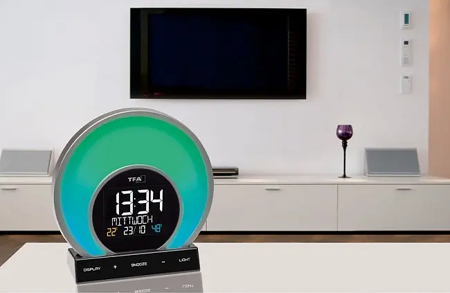 Будильник світловий з різнокольоровою підсвіткою TFA Soluna 60202601 - фото 8