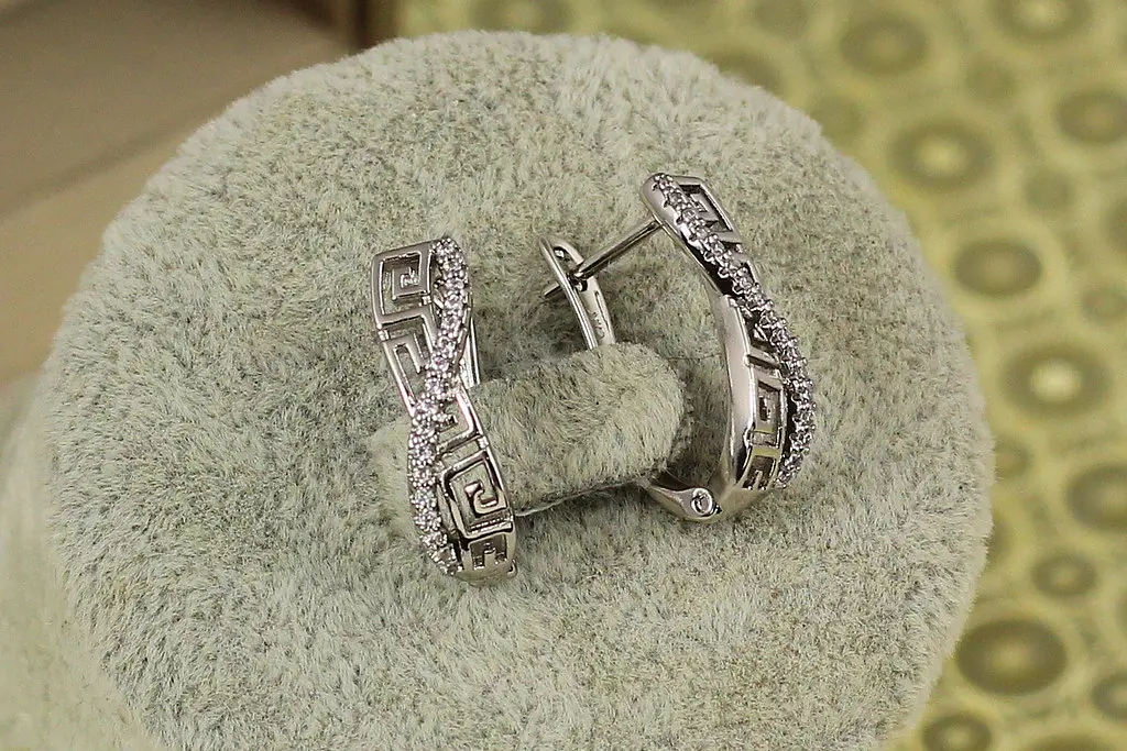 Сережки Xuping Jewelry грецькі вісімочки 1.9 см сріблясті - фото 2