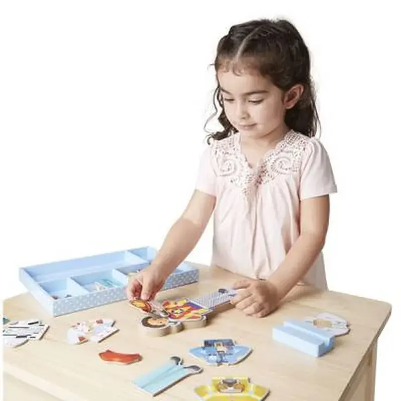 Ігровий набір Melissa&Doug Магнітна вдягалка Джулія (MD5164) - фото 4