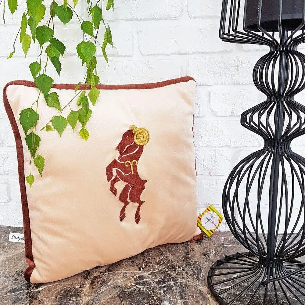 Подушка Зодиак овен 32см - фото 2