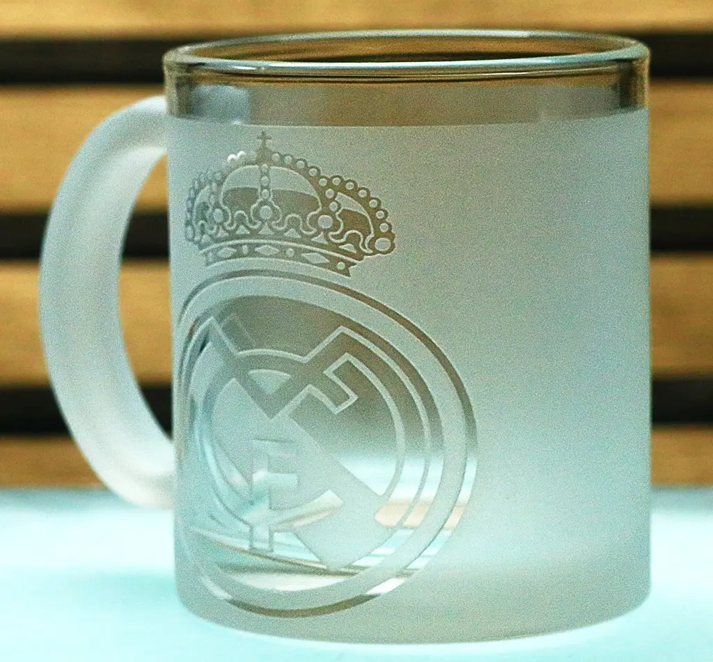 Стеклянная чашка 320 мл Реал Мадрид Real Madrid с гравировкой подарок для фаната футбольная кружка - фото 3