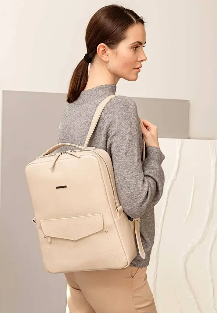 Кожаный женский городской рюкзак на молнии Cooper светло-бежевый флотарь - фото 8