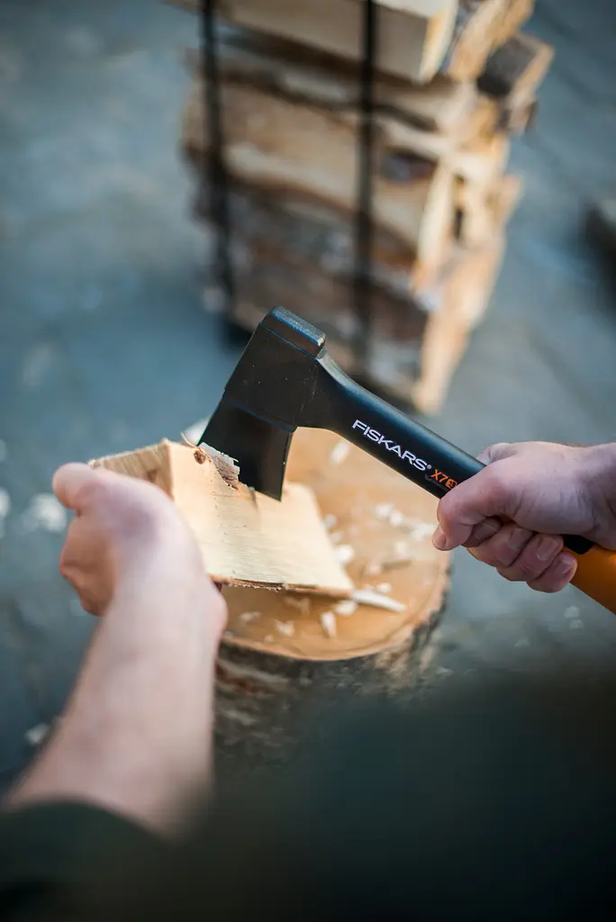 Сокира Fiskars туристична X7 35.4см 640 г (1015618) - фото 2