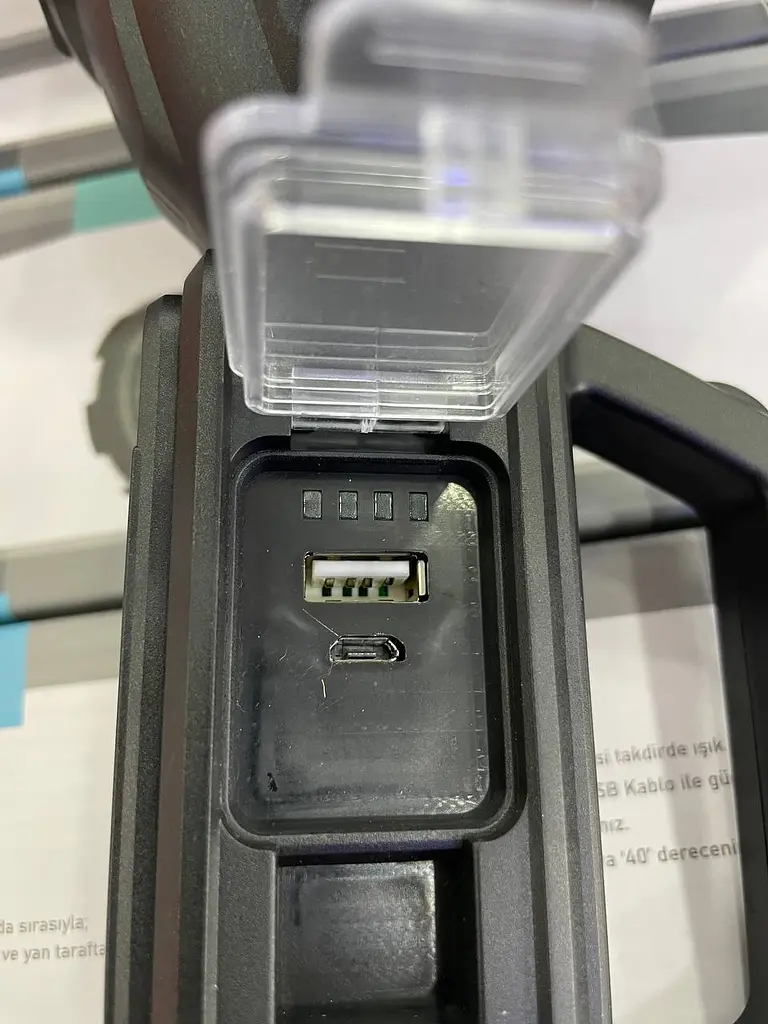 Ліхтар прожектор акумуляторний світлодіодний LED та бічний COB світильник 4 режими свічення прожектор Panther PT-8899 - фото 3