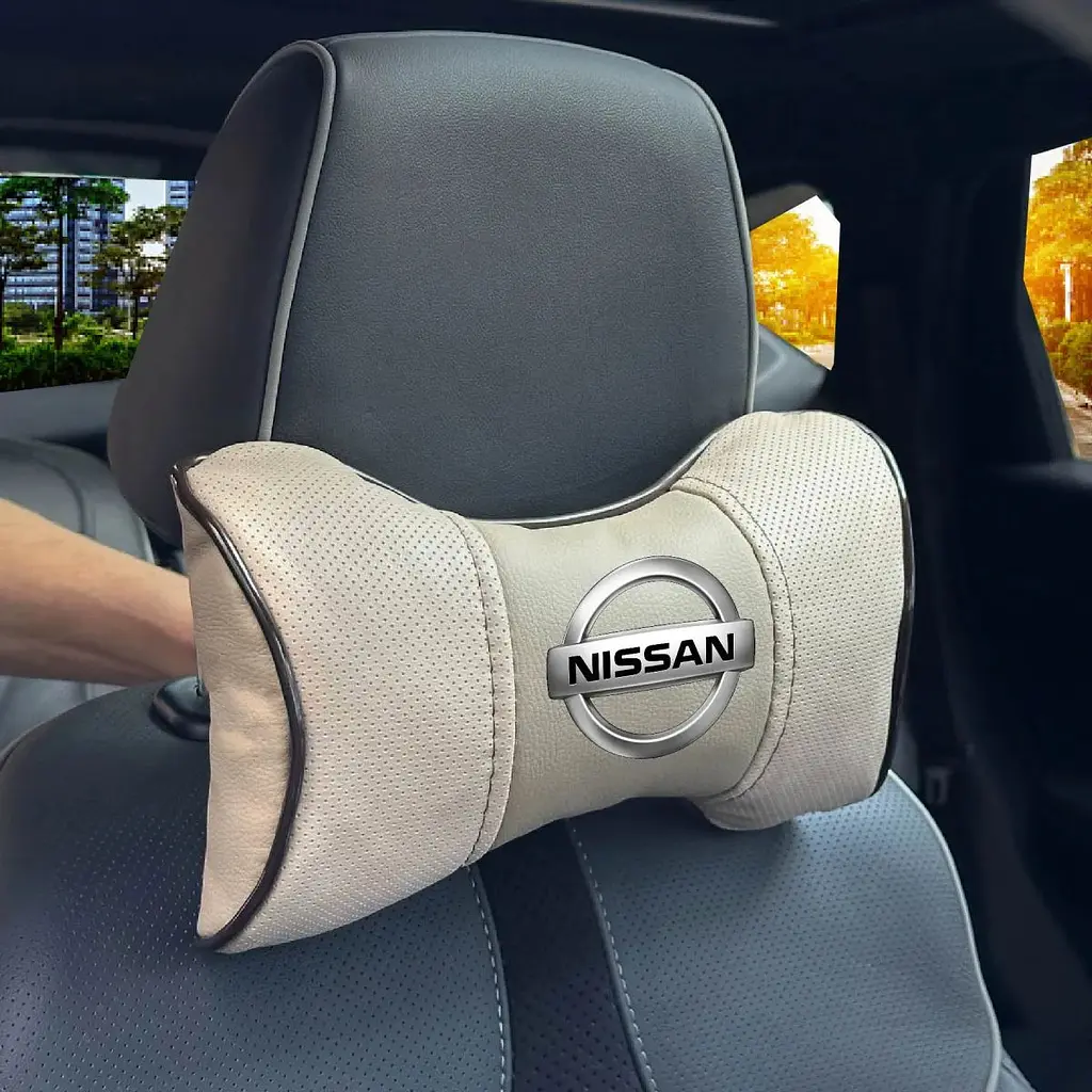 Подушка на підголівник з логотипом Nissan Екошкіра 3D Кольоровий лого Бежева-Коричневий кант 1 шт