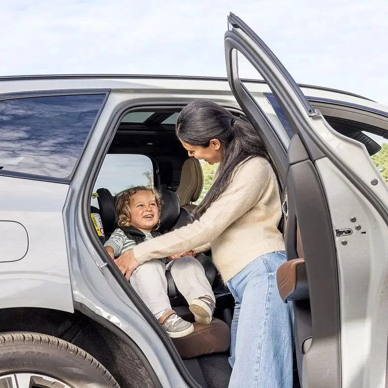 Автокрісло Graco Turn2Me DLX i-Size Чорне (GC2302AAMDN000) - фото 10