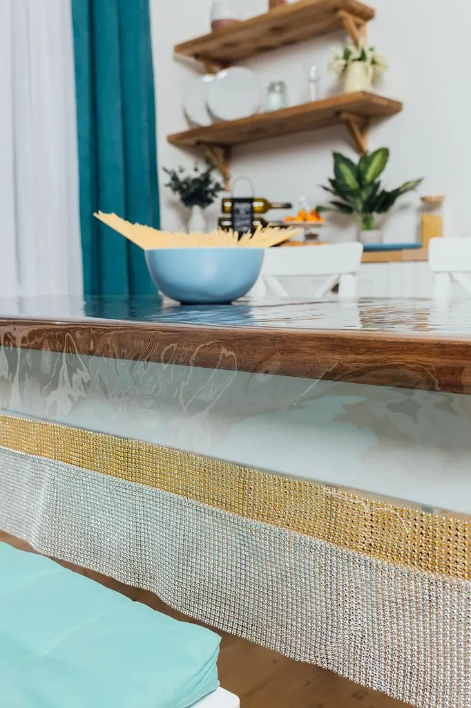 Скатертина силіконова із золото-срібною стразовою стрічкою 230х180 см - фото 4