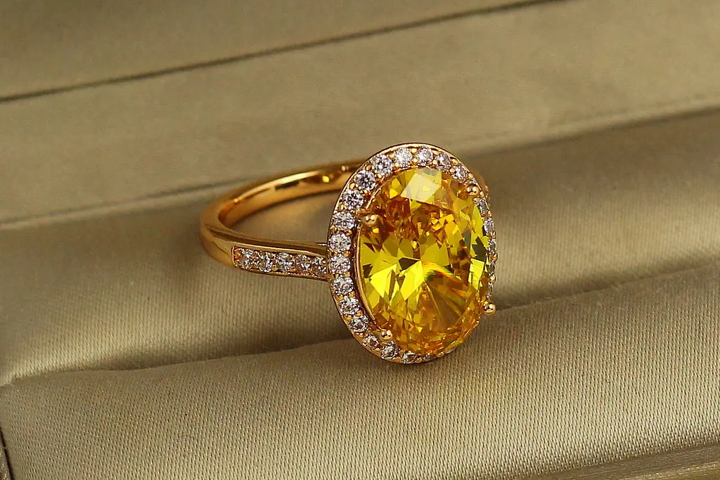 Кільце Xuping Jewelry малинки із жовтим каменем 1,7 см р 16 золотисте - фото 2